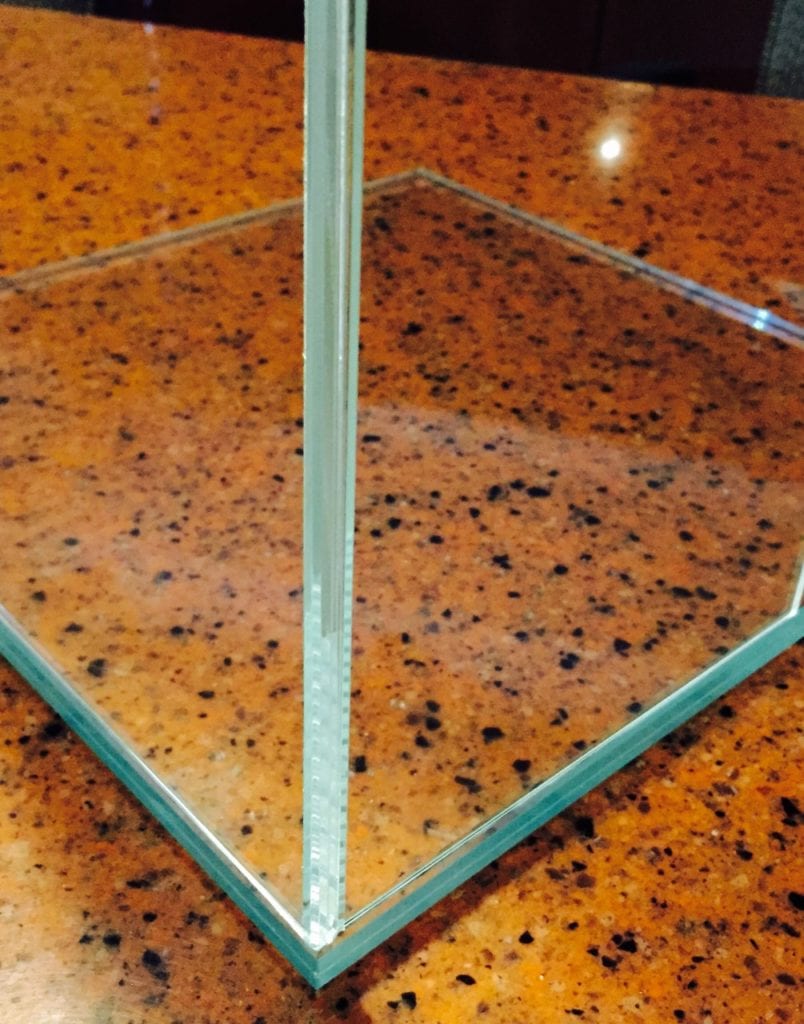 Laminated glass bonded corner