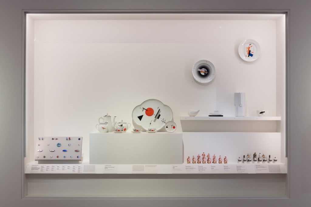 Tru® Vue UltraVue® Laminated Glass Display Cases - Art Institute of Chicago